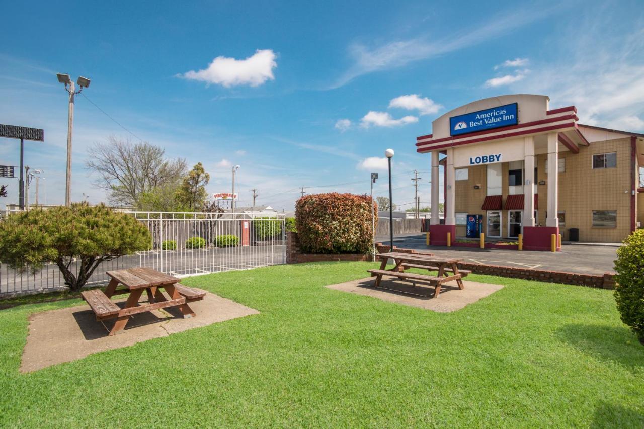 Americas Best Value Inn Tulsa I-44 Exterior photo