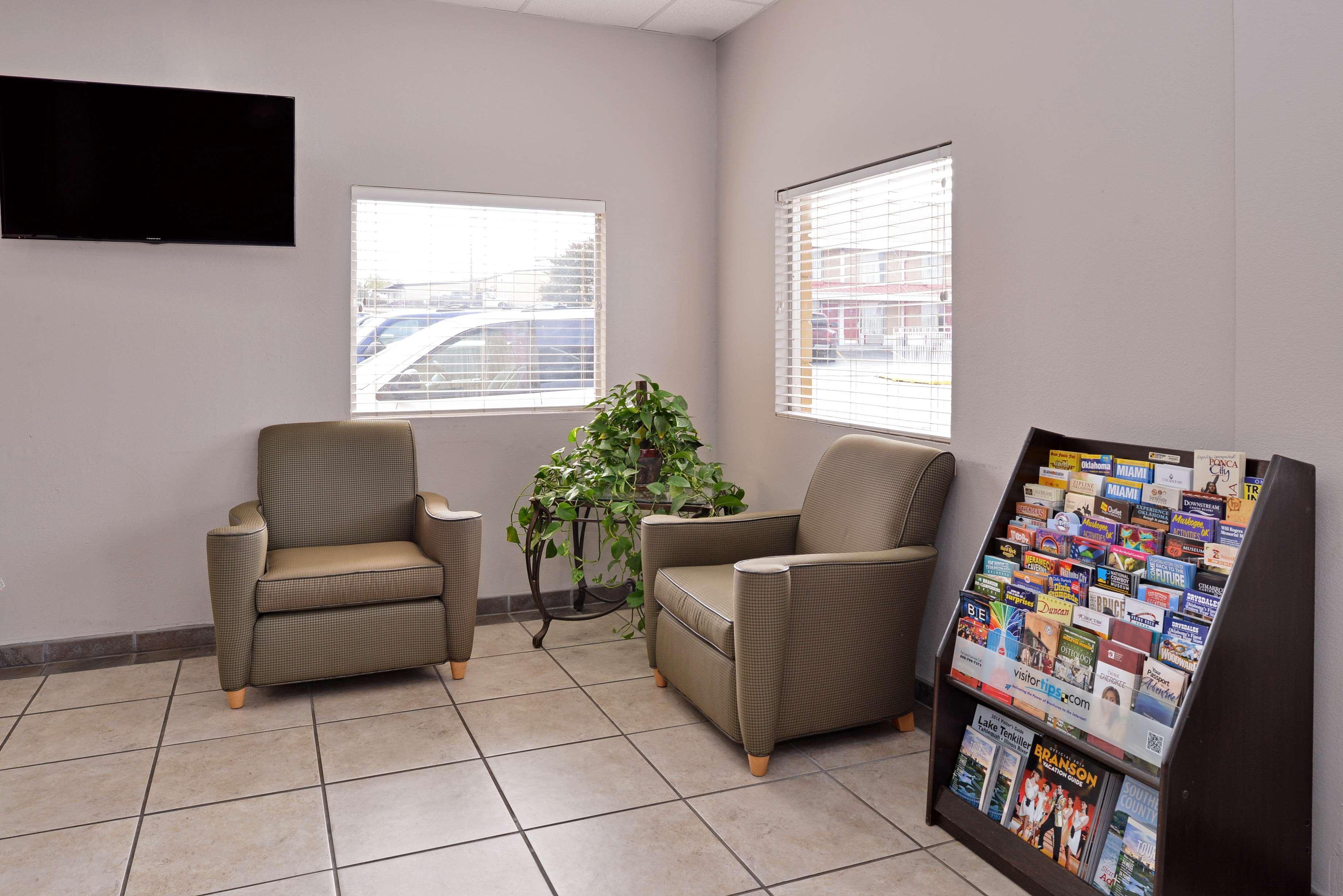 Americas Best Value Inn Tulsa I-44 Exterior photo