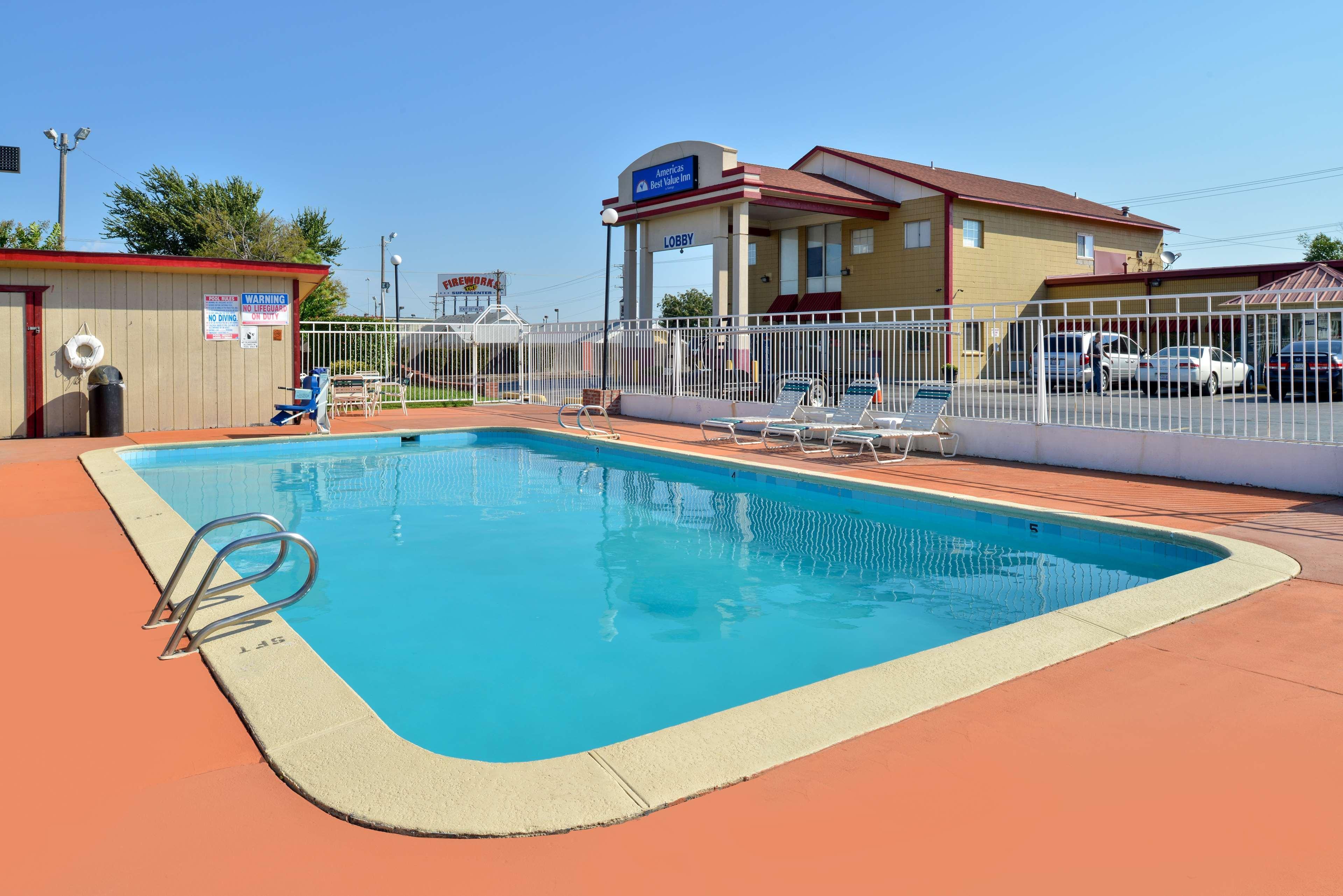 Americas Best Value Inn Tulsa I-44 Exterior photo