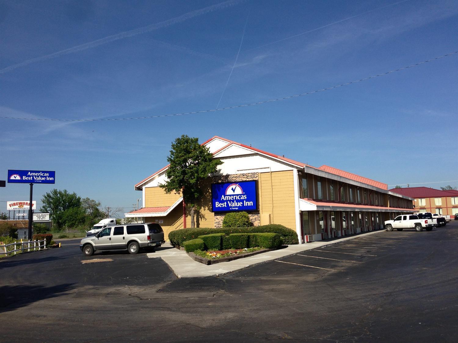 Americas Best Value Inn Tulsa I-44 Exterior photo