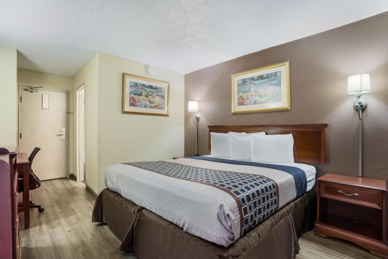 Americas Best Value Inn Tulsa I-44 Exterior photo